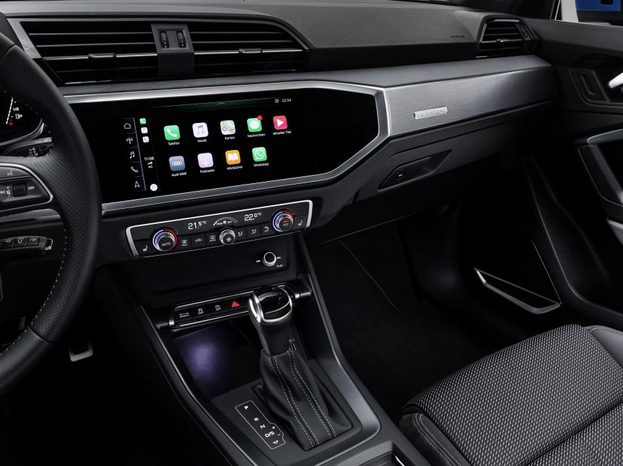 Детали интерьера Audi Q3 45 TFSI Quattro S-Line 2018 года  (WW) (фото 14 из 56)